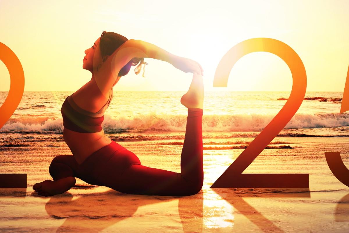 Silhouette of a woman practicing yoga on a beach at sunrise with the numbers '2025,' symbolizing wellness, balance, and a fresh start for Dry January with CBD Malta.